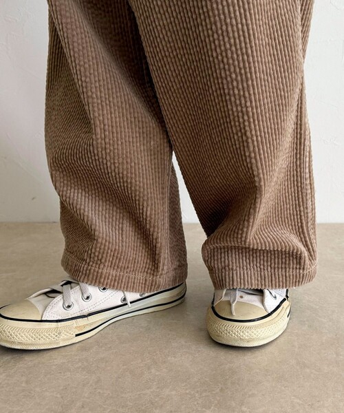 fredy emue（フレディエミュ）の「コーデュロイドロストイージーパンツ（その他パンツ・レディース・ブラック/オフホワイト/ベージュ・36/38）」の4枚目の写真