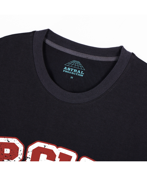 ASTRAL PROJECTION(アストラルプロジェクション)の「エイピークラブ オーバーサイズ ロングスリーブTシャツ_チャコール(Tシャツ/カットソー・メンズ・その他・LARGE/MEDIUM/X-LARGE)」の3枚目の写真