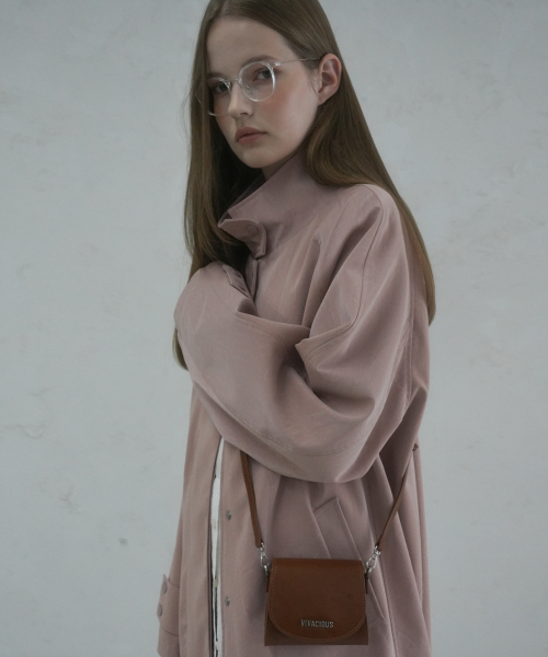 Vivacious(ビバシャス)の「Mini Square Cross Bag - 5COL(メッセンジャーバッグ・レディース・ブラック/ピンク/レッド/シルバー/ブラウン・FREE)」の7枚目の写真