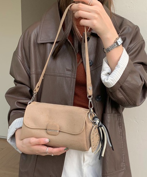 FINEnough(ファインナフ)の「フリンジチャーム&ハートチャーム2WAYショルダーバッグ(ショルダーバッグ・レディース・ブラウン/キャメル/ベージュ・FREE)」の14枚目の写真