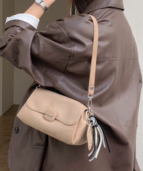 FINEnough(ファインナフ)の「フリンジチャーム&ハートチャーム2WAYショルダーバッグ(ショルダーバッグ・レディース・ブラウン/キャメル/ベージュ・FREE)」の18枚目の写真