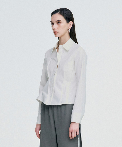 KIMZISU(キムジス)の「DOZI - Pinched Unbalance shirt _ WHITE(ビジネスシャツ・レディース・その他・SMALL/MEDIUM)」の4枚目の写真