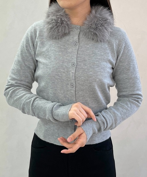 MISCH MASCH(ミッシュマッシュ)の「一部店舗限定 ファー襟コンパクトニットカーディガン(カーディガン/ボレロ・レディース・ピンク/ホワイト/グレー・フリ-)」の8枚目の写真