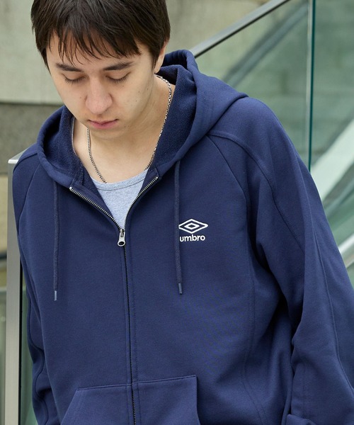 UMBRO（アンブロ）の「UMBRO/アンブロ 別注 ワンポイントロゴ刺繍 ドロスト オーバーサイズ ラグランスリーブ ダブルジップ パーカー（パーカー・メンズ・ネイビー/ブラック/グレー・M/L）」の4枚目の写真