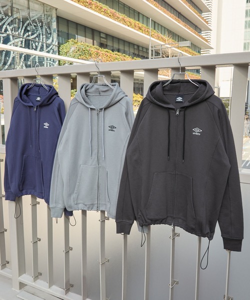 UMBRO（アンブロ）の「UMBRO/アンブロ 別注 ワンポイントロゴ刺繍 ドロスト オーバーサイズ ラグランスリーブ ダブルジップ パーカー（パーカー・メンズ・ネイビー/ブラック/グレー・M/L）」の18枚目の写真