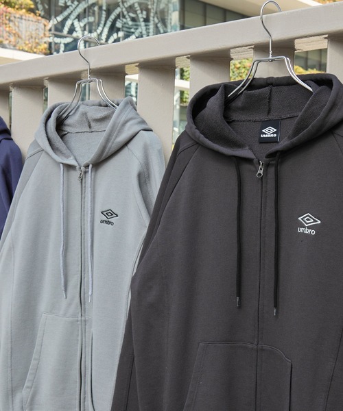 UMBRO（アンブロ）の「UMBRO/アンブロ 別注 ワンポイントロゴ刺繍 ドロスト オーバーサイズ ラグランスリーブ ダブルジップ パーカー（パーカー・メンズ・ネイビー/ブラック/グレー・M/L）」の19枚目の写真