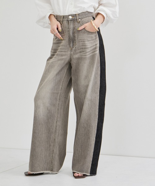 le cercle ADAM ET ROPE'(ルセルクルアダムエロペ)の「【LANCER/ランサー】2TONE REMAKED PANTS(デニムパンツ・レディース・ブラック系その他/ブルー系その他5・FREE)」の1枚目の写真