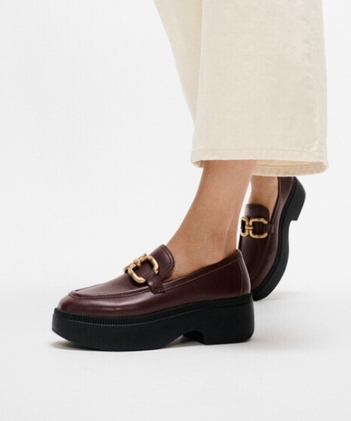 fitflop(フィットフロップ)の「F-LUMA SQUARE-CHAIN LEATHER DEMI-WEDGE LOAFERS / F-LUMA スクエアチェーン レザーデミウェッジローファー(ローファー・レディース・チョコ/ブラック・US6/US5/US8/US7)」の16枚目の写真