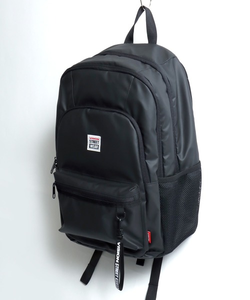 VISION STREET WEAR（ヴィジョンストリートウェア）の「VISION STREET WEAR（ヴィジョンストリートウェア）4TIER BACKPACK/ワンポイントロゴ バックパック/リュック（バックパック/リュック・メンズ・ブラック系1/ブラック系3/ブラック系2・FREE）」の2枚目の写真