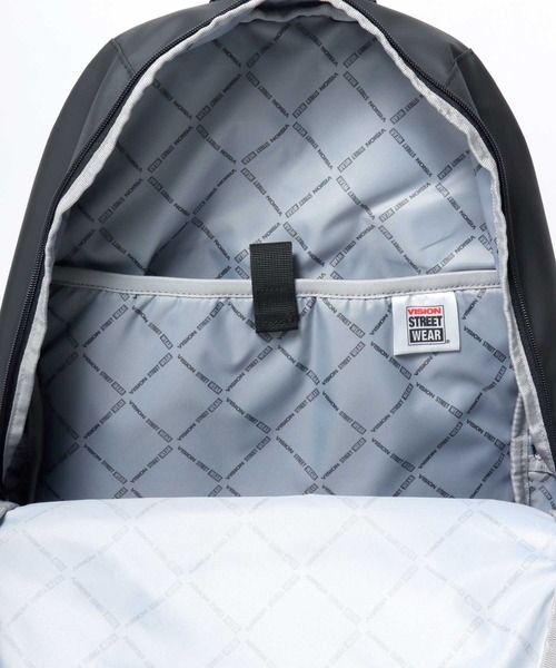 VISION STREET WEAR（ヴィジョンストリートウェア）の「VISION STREET WEAR（ヴィジョンストリートウェア）4TIER BACKPACK/ワンポイントロゴ バックパック/リュック（バックパック/リュック・メンズ・ブラック系1/ブラック系3/ブラック系2・FREE）」の16枚目の写真