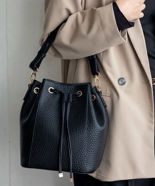 VitaFelice(ヴィータフェリーチェ)の「巾着2WAYハンドバッグ(ハンドバッグ・レディース・ブラック/ベージュ系・FREE)」の2枚目の写真