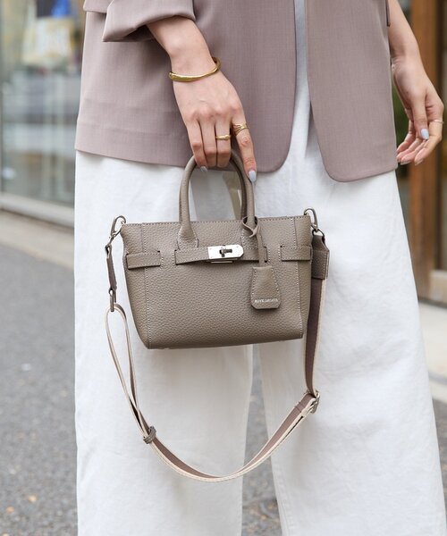 RIVE DROITE(リヴドロワ)の「予約【実用性抜群】ひねり金具ミニトートバッグ(トートバッグ・レディース・ベージュ/グレー系その他/サックスブルー・FREE)」の4枚目の写真