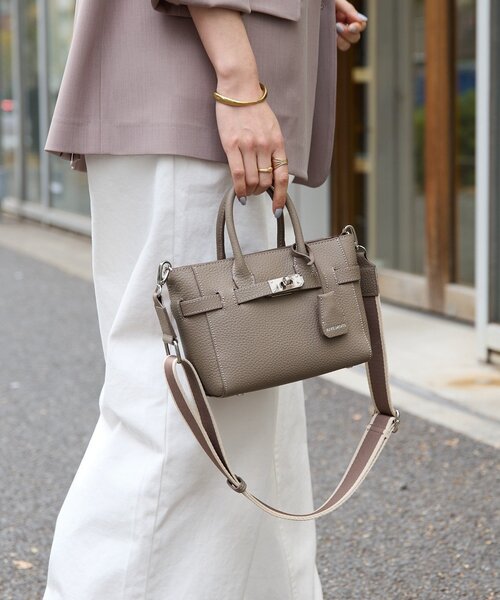 RIVE DROITE(リヴドロワ)の「予約【実用性抜群】ひねり金具ミニトートバッグ(トートバッグ・レディース・ベージュ/グレー系その他/サックスブルー・FREE)」の5枚目の写真