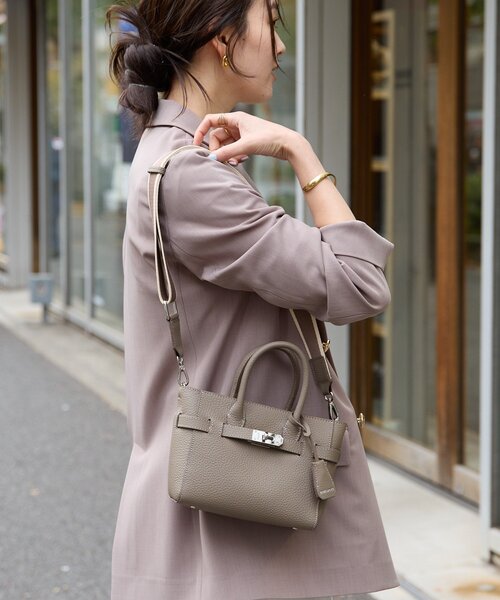 RIVE DROITE(リヴドロワ)の「予約【実用性抜群】ひねり金具ミニトートバッグ(トートバッグ・レディース・ベージュ/グレー系その他/サックスブルー・FREE)」の6枚目の写真