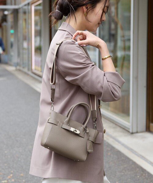 RIVE DROITE(リヴドロワ)の「予約【実用性抜群】ひねり金具ミニトートバッグ(トートバッグ・レディース・ベージュ/グレー系その他/サックスブルー・FREE)」の7枚目の写真