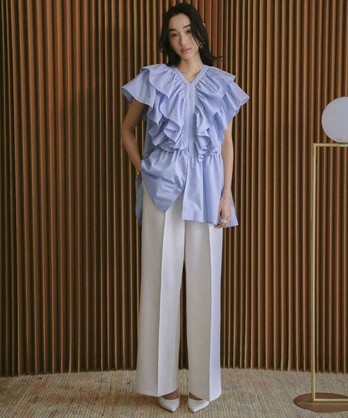 ELFRANK(エルフランク)の「ボリュームラッフル Vネック チュニック ブラウス フリル《着用動画あり》(シャツ/ブラウス・レディース・ブルー/オフホワイト/ブラック・FREE)」の5枚目の写真