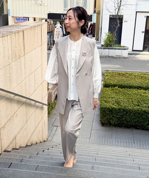 MICO COULIER（ミコクリエ）の「《セットアップ対応》ライトモククロスベスト（ダウンジャケット/コート・レディース・ネイビー/グレイッシュベージュ・38）」の4枚目の写真