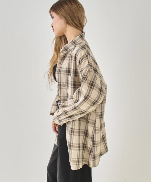 ANAP（アナップ）の「Ｗポケットオーバーサイズチェックシャツ（シャツ/ブラウス・レディース・ベージュ/ネイビー・F）」の5枚目の写真
