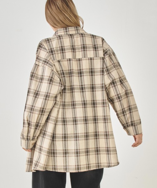 ANAP（アナップ）の「Ｗポケットオーバーサイズチェックシャツ（シャツ/ブラウス・レディース・ベージュ/ネイビー・F）」の6枚目の写真