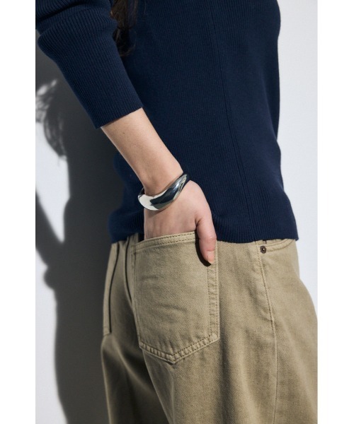 AZUL by moussy（アズールバイマウジー）の「ニュアンスカーブバングル（バングル/リストバンド・レディース・シルバー/ゴールド系その他・FREE）」の4枚目の写真