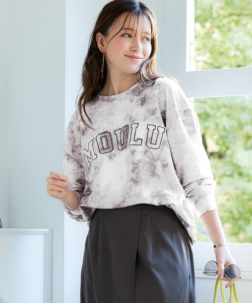 SMILE LAND(スマイルランド)の「<大きいサイズ>タイダイ風プリントアップリケプルオーバー(Tシャツ/カットソー・レディース・ピンク系/グレー系/カーキ系・L/LL/3L/4L/5L)」の2枚目の写真