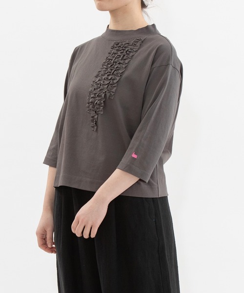 nop de nod(ノップドゥノッド)の「モックネック6分袖フリルTシャツ(Tシャツ/カットソー・レディース・ブラック/ダークグレー/オフホワイト/ライトグレー・3)」の1枚目の写真