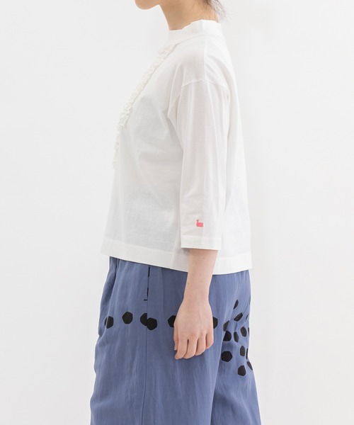 nop de nod(ノップドゥノッド)の「モックネック6分袖フリルTシャツ(Tシャツ/カットソー・レディース・ブラック/ダークグレー/オフホワイト/ライトグレー・3)」の19枚目の写真