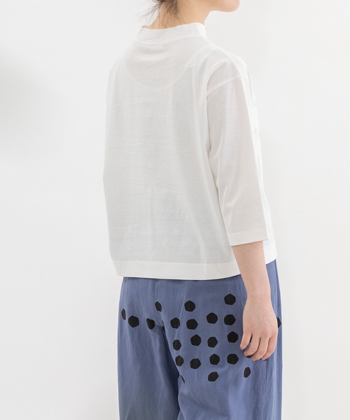 nop de nod(ノップドゥノッド)の「モックネック6分袖フリルTシャツ(Tシャツ/カットソー・レディース・ブラック/ダークグレー/オフホワイト/ライトグレー・3)」の20枚目の写真