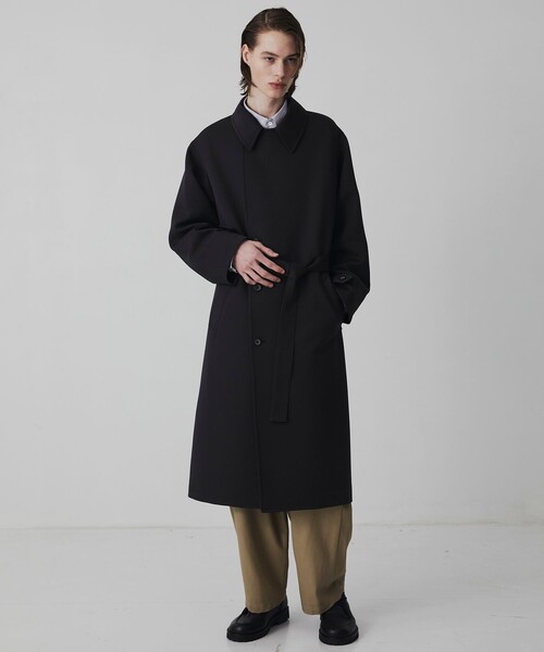 UNITED TOKYO（ユナイテッドトウキョウ）の「【新作】Three Weave 2way スタンドコート　｜2WAY仕様/スタンドカラー/チェスター /軽量/ストレッチ/防シワ/ 静電気防止/オフィスカジュアル/通勤/ベルト付き（ダウンジャケット/コート・メンズ・ブラック/ダークグレー・1/2）」の10枚目の写真