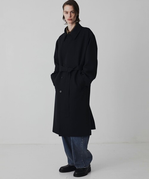 UNITED TOKYO（ユナイテッドトウキョウ）の「【新作】Three Weave 2way スタンドコート　｜2WAY仕様/スタンドカラー/チェスター /軽量/ストレッチ/防シワ/ 静電気防止/オフィスカジュアル/通勤/ベルト付き（ダウンジャケット/コート・メンズ・ブラック/ダークグレー・1/2）」の18枚目の写真