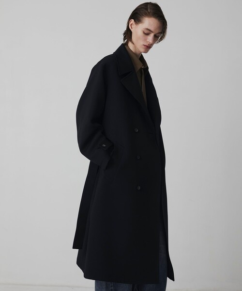 UNITED TOKYO（ユナイテッドトウキョウ）の「【新作】Three Weave 2way スタンドコート　｜2WAY仕様/スタンドカラー/チェスター /軽量/ストレッチ/防シワ/ 静電気防止/オフィスカジュアル/通勤/ベルト付き（ダウンジャケット/コート・メンズ・ブラック/ダークグレー・1/2）」の3枚目の写真