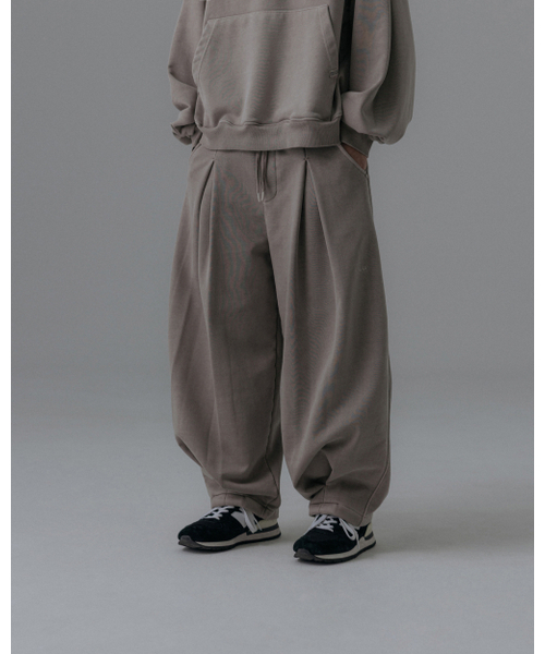 ANGLAN(アングラン)の「Valley Tuck Sweat Balloon Pants - Washed Beige(スウェットパンツ・メンズ・その他・1/2)」の6枚目の写真