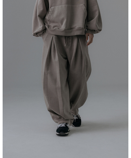 ANGLAN(アングラン)の「Valley Tuck Sweat Balloon Pants - Washed Beige(スウェットパンツ・メンズ・その他・1/2)」の7枚目の写真