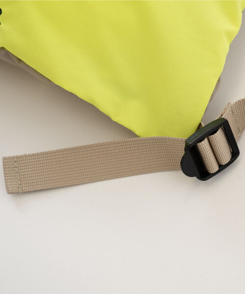 and D. petit main（アンドディープティマイン）の「【撥水】バイカラーハンドル付きナップサック（バックパック/リュック・キッズ・ベージュ/ラベンダー/チャコール・F）」の9枚目の写真