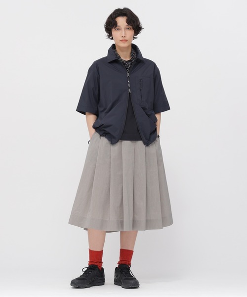 MARGARET HOWELL（マーガレットハウエル）の「WATER REPELLENT LIGHTWEIGHT NY（Tシャツ/カットソー・レディース・ブラック/ライトグレー・2/1）」の5枚目の写真