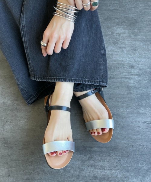 PLAKTON（プラクトン）の「【WEB先行予約】[PLAKTON/プラクトン] 別注 アンクルストラップ サンダル（サンダル・レディース・ブラック/シルバー・38/37/36）」の2枚目の写真