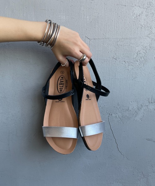 PLAKTON（プラクトン）の「【WEB先行予約】[PLAKTON/プラクトン] 別注 アンクルストラップ サンダル（サンダル・レディース・ブラック/シルバー・38/37/36）」の4枚目の写真