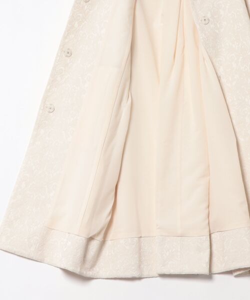 STRAWBERRY-FIELDS(ストロベリーフィールズ)の「ミリ―ジャガード_クラシカルジャガードコート(その他アウター・レディース・オフホワイト/ブラック・2)」の4枚目の写真