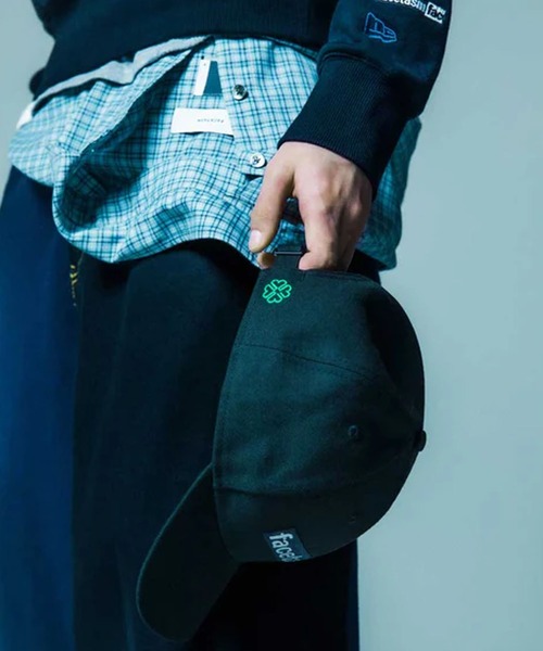FACETASM(ファセッタズム)の「FACETASM/ファセッタズム × NEW ERA/ニューエラ LOGO CAP 9FORTY カーブバイザー ロゴ刺繍キャップ 2026年春夏(キャップ・メンズ・ブラック・FREE)」の5枚目の写真