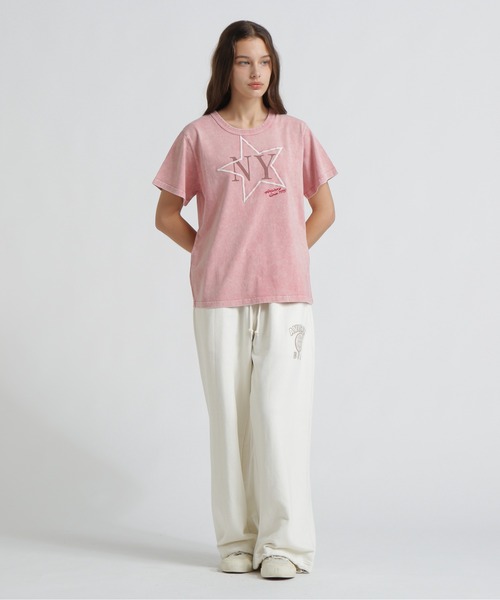 AVIREX（アヴィレックス）の「《直営店限定》FADE WASH T‐SHIRT WITH STAR EMBROIDERY（Tシャツ/カットソー・レディース・オフホワイト/ピンク/チャコールグレー・F）」の5枚目の写真