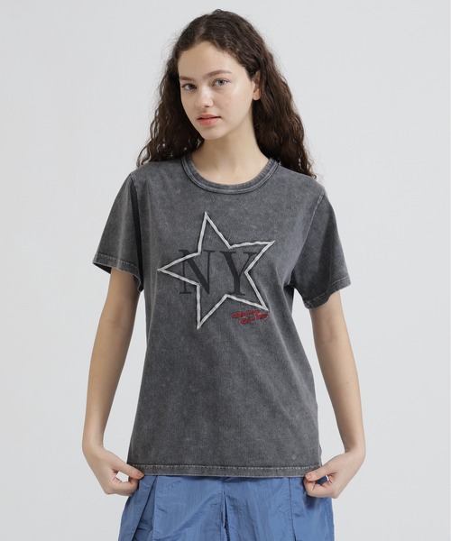 AVIREX（アヴィレックス）の「《直営店限定》FADE WASH T‐SHIRT WITH STAR EMBROIDERY（Tシャツ/カットソー・レディース・オフホワイト/ピンク/チャコールグレー・F）」の21枚目の写真