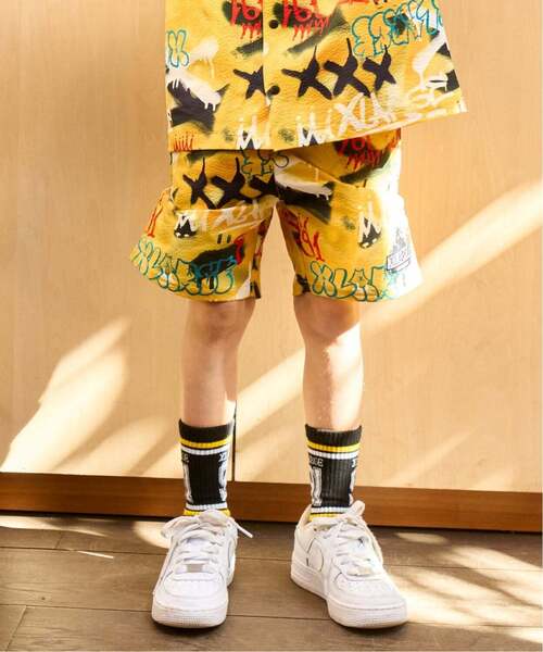 XLARGE KIDS（エクストララージキッズ）の「スプレーアート総柄 ショートパンツ（その他パンツ・キッズ・グレー/イエロー・130cm/140cm/120cm）」の2枚目の写真