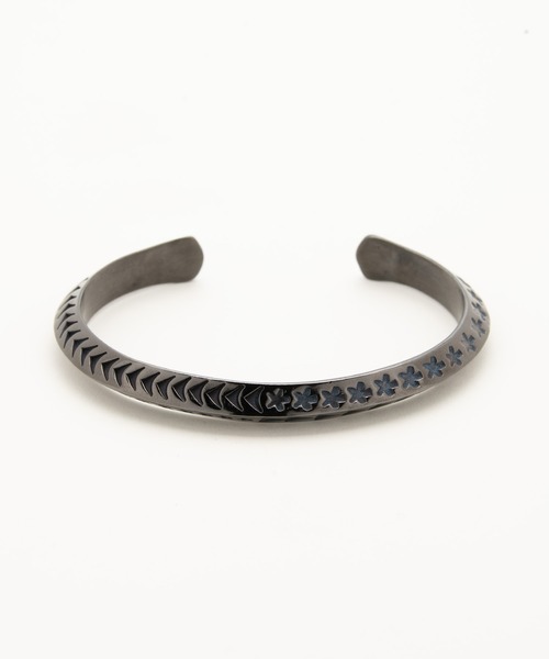 SUNSHINE REEVES（サンシャインリーブス）の「「Indian Jewelry/インディアンジュエリー」サンシャインリーブス トライアングル スモール w/ブラックロジウムコーティング（バングル/リストバンド・メンズ・アンティークシルバー・FREE）」の2枚目の写真