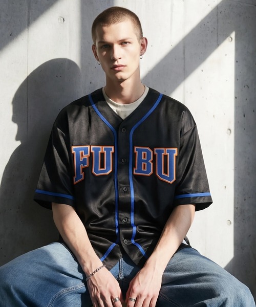 FUBU（ フブ）の「【FUBU/フブ】SATIN BASEBALL SHIRTS/サテン ベースボールシャツ（シャツ/ブラウス・メンズ・ブラック/ホワイト/ライトブルー・XL/M/L）」の2枚目の写真