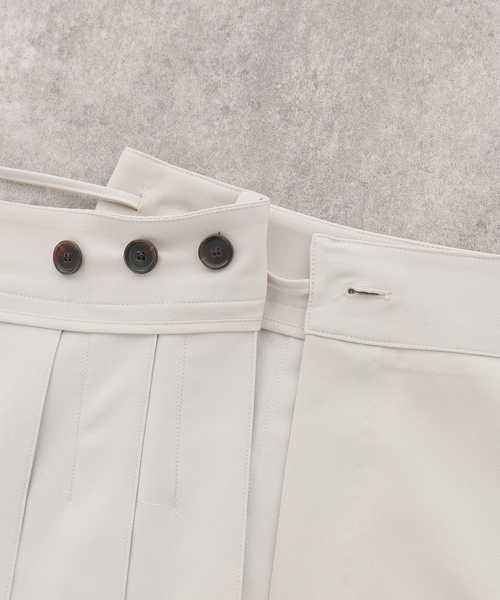 U by SPICK&SPAN（ユーバイスピックアンドスパン）の「le/ル LOW EDGE PLEAT WRAP SKIRT（スカート・レディース・ベージュ・FREE）」の4枚目の写真