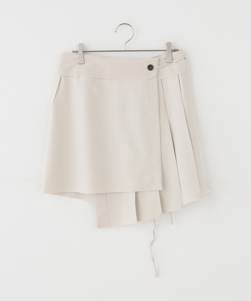 U by SPICK&SPAN（ユーバイスピックアンドスパン）の「le/ル LOW EDGE PLEAT WRAP SKIRT（スカート・レディース・ベージュ・FREE）」の2枚目の写真