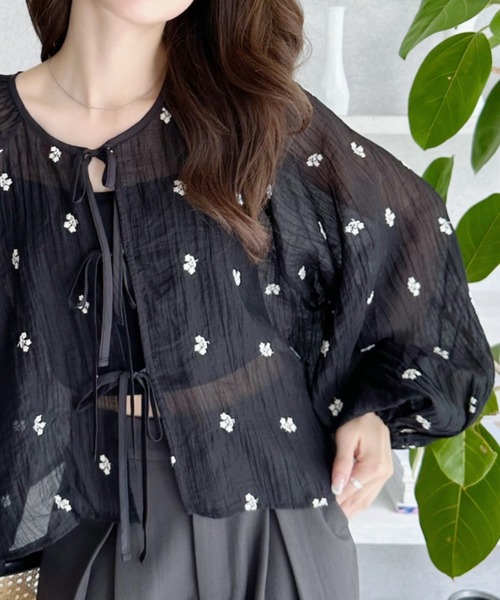 Ada.(エイダ)の「小花 刺繍 2way ブラウス(シャツ/ブラウス・レディース・オフホワイト/ブラック・FREE)」の3枚目の写真