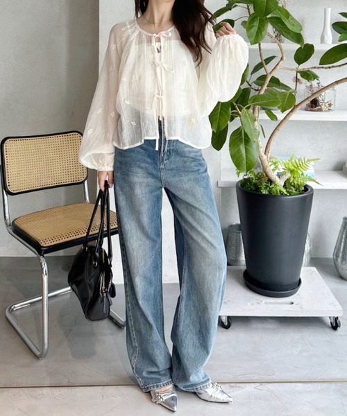 Ada.(エイダ)の「小花 刺繍 2way ブラウス(シャツ/ブラウス・レディース・オフホワイト/ブラック・FREE)」の5枚目の写真