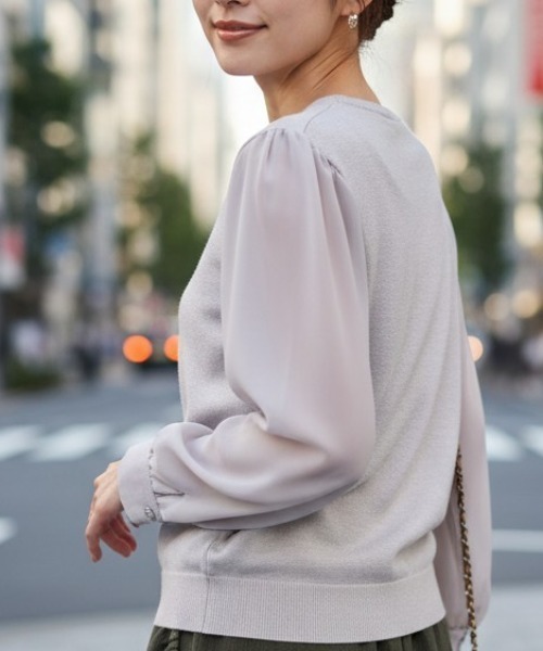 GIVERNY(ジヴェルニー)の「【大人可愛い/通勤・オフィス/春映え】袖シフォン切替クルーネックニット(ニット/セーター・レディース・ブラック/ホワイト/グレー・FREE)」の3枚目の写真