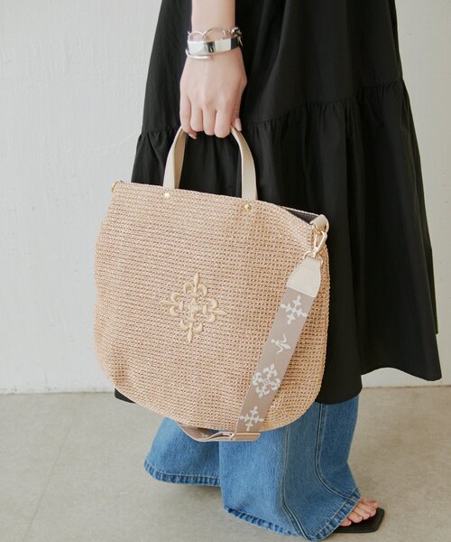 russet(ラシット)の「《WEB限定》スリム2WAYトートバッグ <ナイロンラフィア>(トートバッグ・レディース・ブラック/ダークブラウン/アイボリー/ボルドー・FREE)」の9枚目の写真